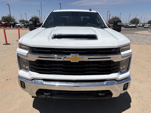Used 2024 Chevrolet Silverado 2500 LT AWD/4WD image 8