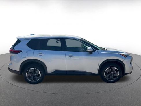 Used 2025 Nissan Rogue SV FWD image 16