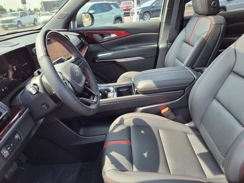 New 2025 Chevrolet Traverse RS w/ LPO, Floor Liner Package image 11