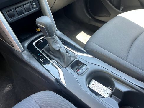 Used 2022 Toyota Corolla Cross LE AWD/4WD image 16