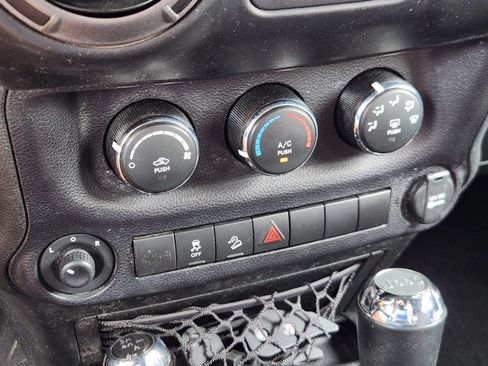 Used 2017 Jeep Wrangler Unlimited Sport w/ Quick Order Package 24S AWD/4WD image 32