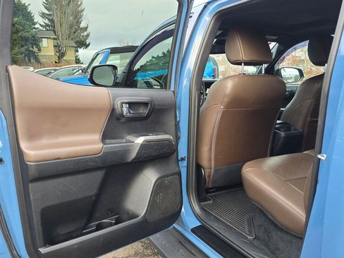 Used 2019 Toyota Tacoma Limited image 18