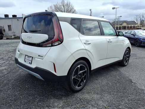 Used 2023 Kia Soul EX image 4