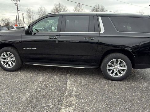 New 2026 Chevrolet Suburban Premier w/ Sun And Tow Package AWD/4WD image 9