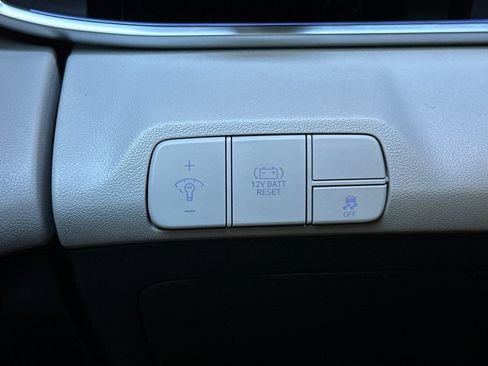 Used 2025 Hyundai Elantra Limited FWD image 36