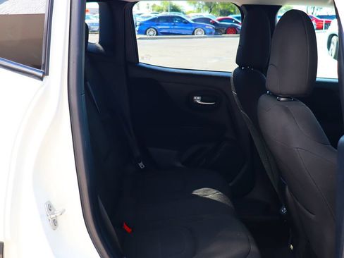 Used 2020 Jeep Renegade Latitude w/ Popular Equipment Group FWD image 27