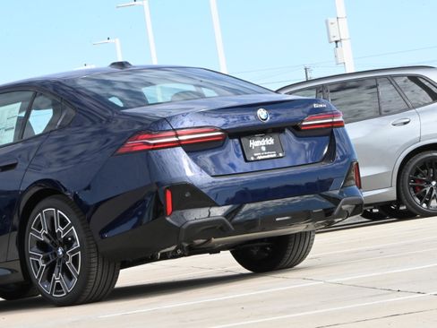 New 2026 BMW 530i w/ M Sport Package RWD image 5