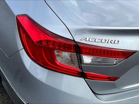 Used 2018 Honda Accord Touring image 31