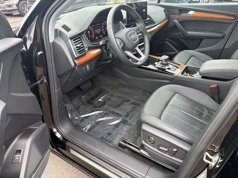 Used 2023 Audi Q5 2.0T Premium Plus w/ Premium Plus Package AWD/4WD image 11