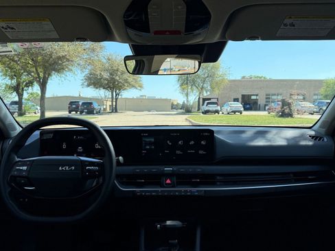 Used 2025 Kia K4 LXS image 34