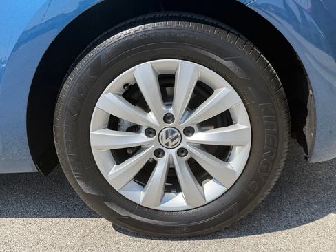 Used 2018 Volkswagen Beetle 2.0T FWD image 8