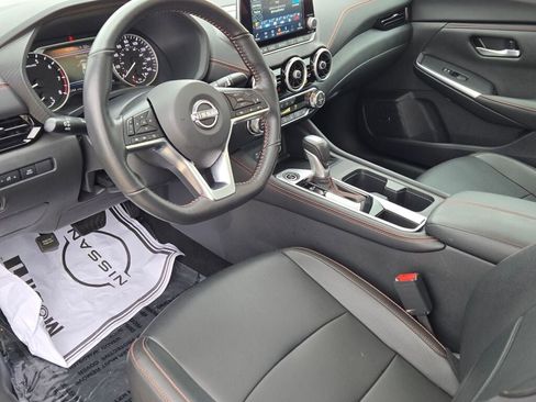 Used 2025 Nissan Sentra SR w/ SR Premium Package image 24