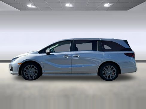 New 2026 Honda Odyssey Touring image 2