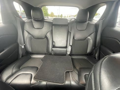 Used 2020 Jeep Cherokee Latitude Plus image 24