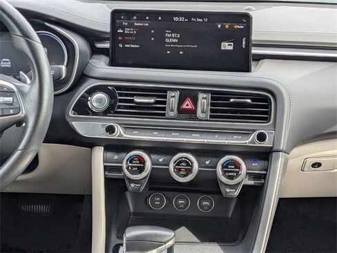 Used 2022 Genesis G70 2.0T image 22