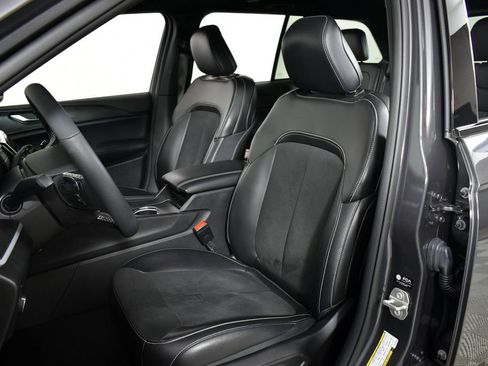 Used 2024 Jeep Grand Cherokee Altitude image 9