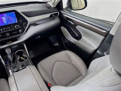 Used 2023 Toyota Highlander L image 23