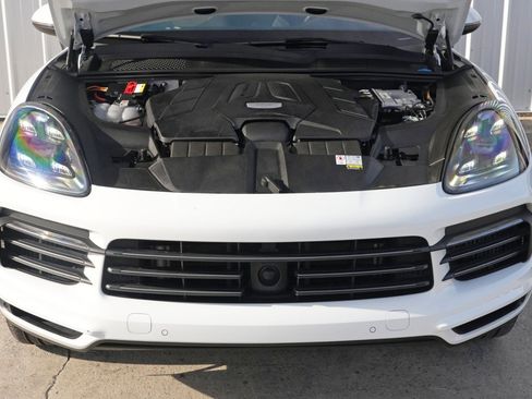 Used 2022 Porsche Cayenne S Platinum w/ Premium Package Plus image 8