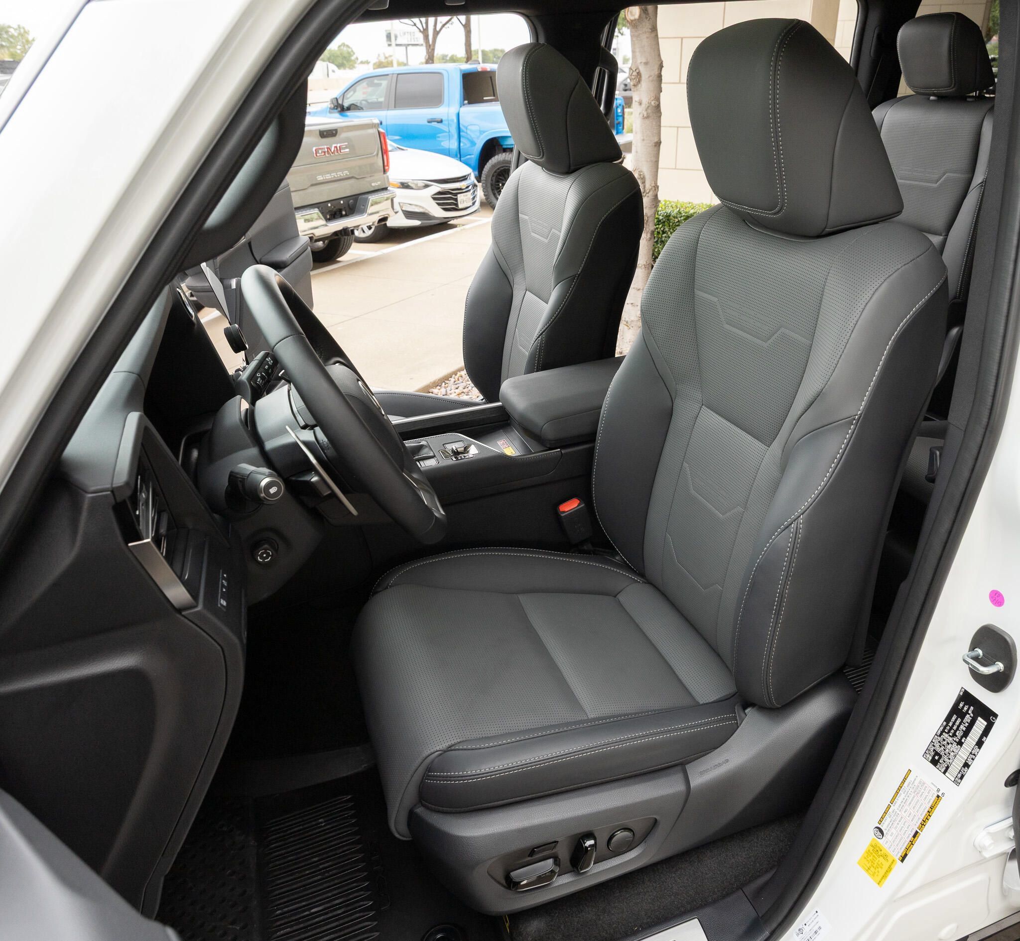 Used 2026 Lexus GX 550 w/ Accessory Package (2T) AWD/4WD image 31
