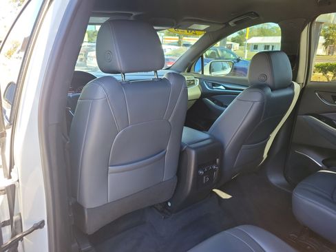Used 2022 Buick Enclave Essence image 17