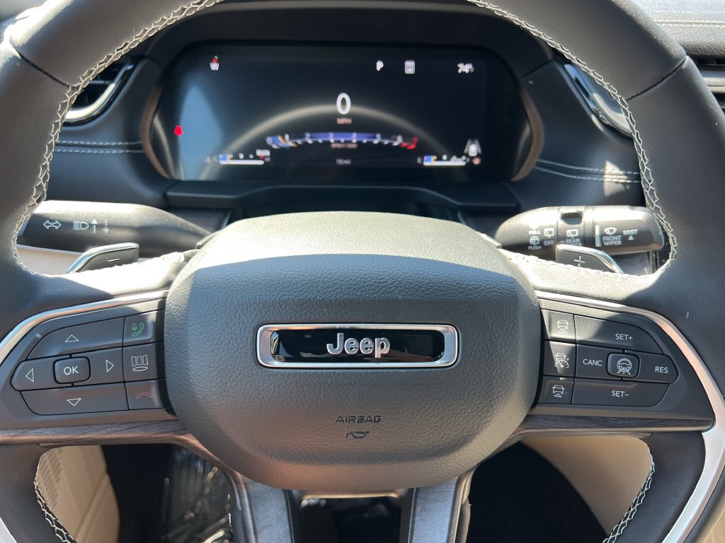 New 2026 Jeep Grand Cherokee L Limited w/ Luxury Tech Group II AWD/4WD image 24