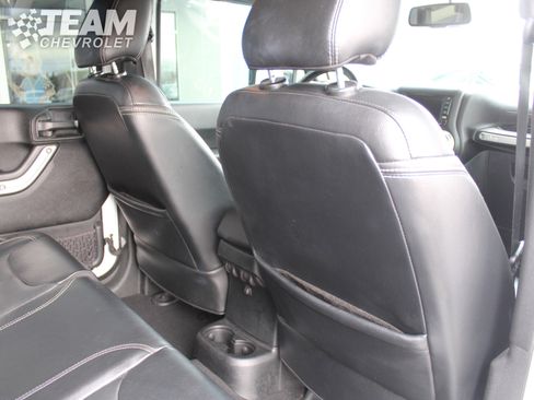 Used 2018 Jeep Wrangler Unlimited Rubicon w/ Cold Weather Group image 23