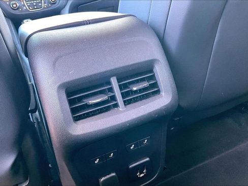 Used 2018 Chevrolet Equinox Premier image 11