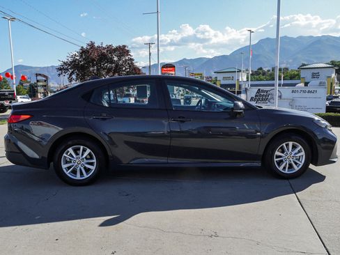 Used 2025 Toyota Camry LE AWD/4WD image 9