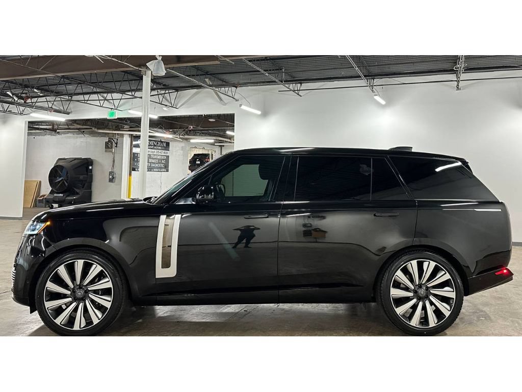Used 2023 Land Rover Range Rover SV AWD/4WD image 8