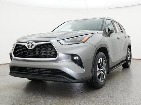New 2026 Toyota Highlander XLE image 33