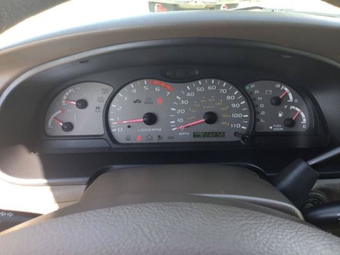 Used 2004 Toyota Sequoia SR5 RWD image 31