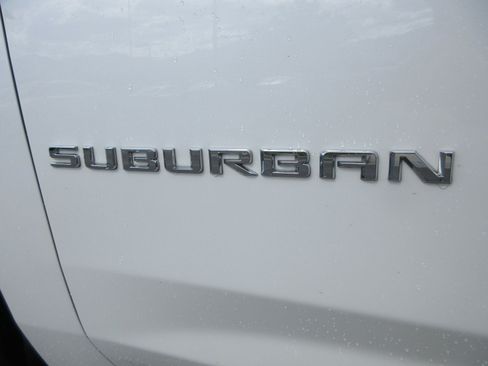 Used 2025 Chevrolet Suburban High Country AWD/4WD image 4