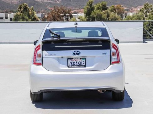 Used 2015 Toyota Prius Three w/ Preferred Accessory Package FWD image 5