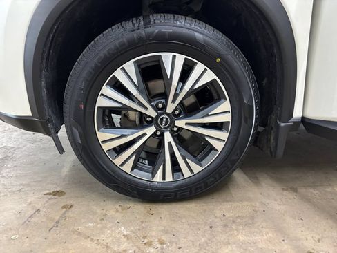 Used 2023 Nissan Rogue SV AWD/4WD image 36