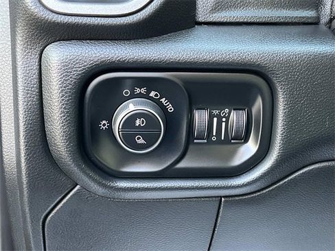 Used 2020 RAM 3500 Tradesman w/ Chrome Appearance Group image 32