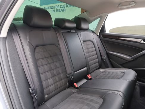 Used 2014 Volkswagen Passat TDI SEL Premium FWD image 35