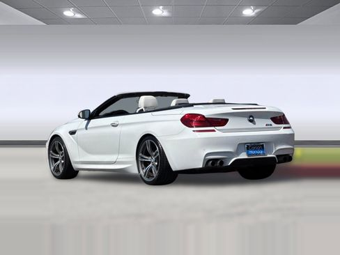 Used 2013 BMW M6 Convertible RWD image 2