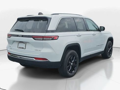 Used 2024 Jeep Grand Cherokee Limited image 4