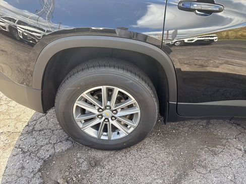 Used 2022 Chevrolet Traverse LT image 35