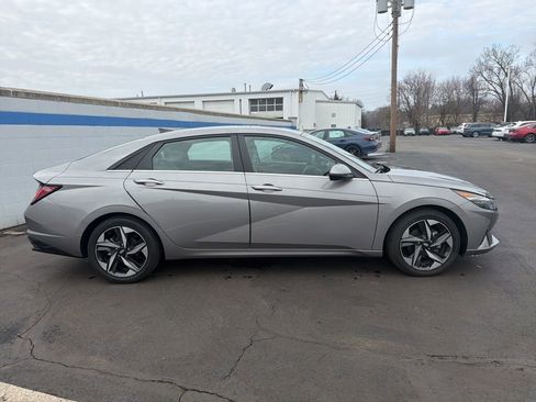 Used 2021 Hyundai Elantra Limited w/ Cargo Package image 6