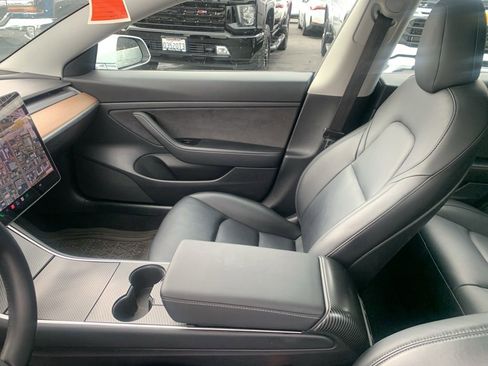 Used 2020 Tesla Model 3 Standard Range Plus RWD image 15