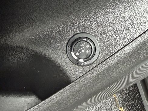 Used 2020 Buick Envision Essence FWD image 17