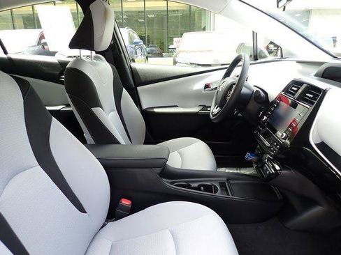 Certified 2022 Toyota Prius LE AWD/4WD image 3