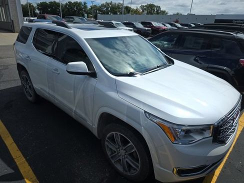 Used 2019 GMC Acadia Denali w/ Technology Package AWD/4WD image 2