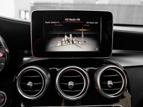 Used 2018 Mercedes-Benz GLC 350e 4MATIC image 23