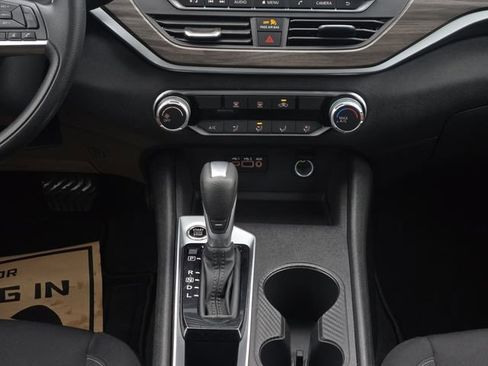 Used 2025 Nissan Altima 2.5 SV FWD image 19