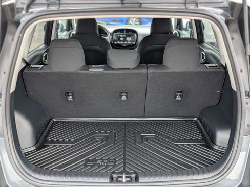 Used 2023 Kia Soul LX image 31