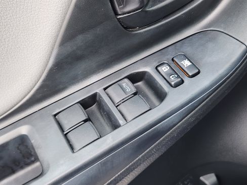 Used 2016 Toyota Yaris L image 28