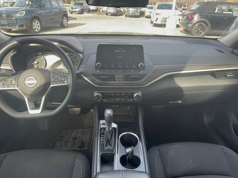 Used 2023 Nissan Altima 2.5 SV image 10