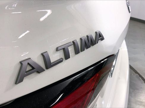 Used 2025 Nissan Altima 2.5 SV FWD image 8